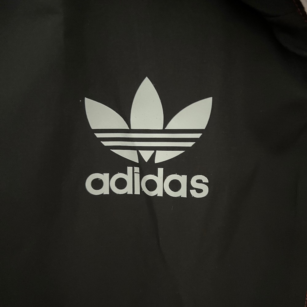 Ветровка Манчестер Юнайтед 23-24 adidas Originals красно-черная