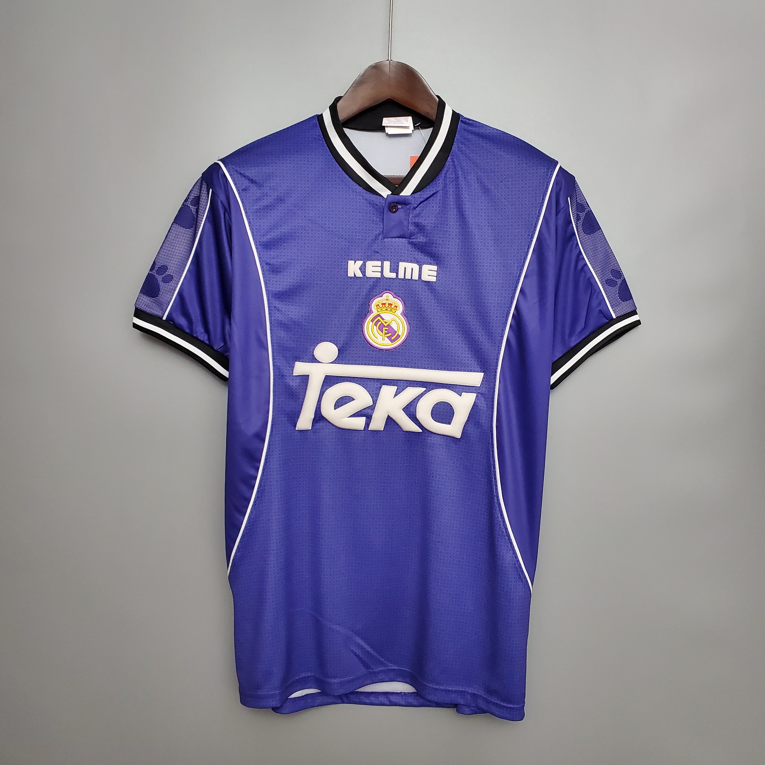 Ретро футболка Реал Мадрид гостевая 1997/1998